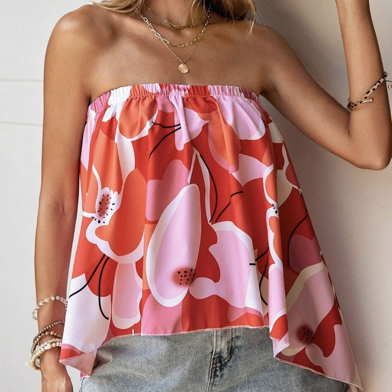 Ladies' Printed Strapless Design With A Slimming And Fashionable Camisole Top